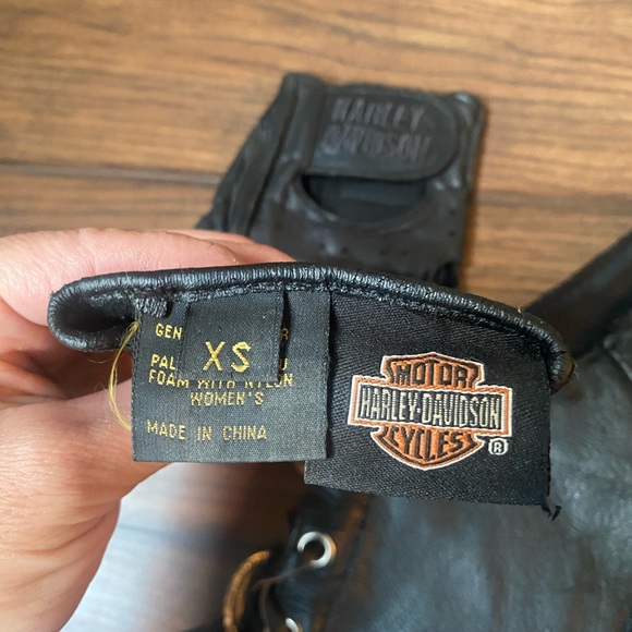 SHAF leather collections leather vest and fingerless riding gloves - Picture 4 of 4